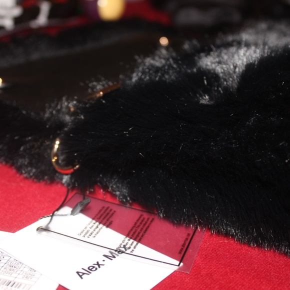NWT AlexMax Faux Fur Black Purse w/ Gold Detailing - Picture 4 of 8